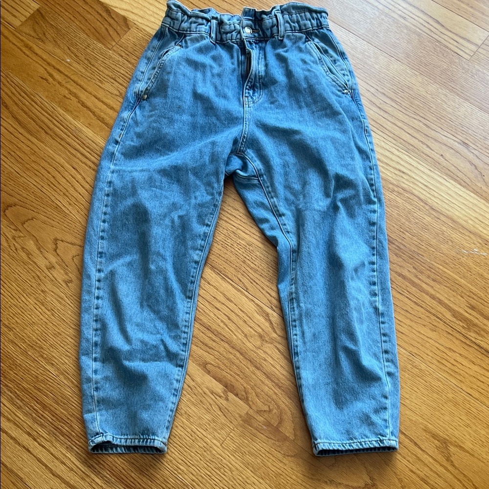Zara paper bag waist jeans size 6 wider legs that taper